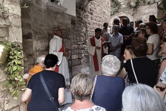 Chiusura mese della Madonna delle Grazie: preghiera comunitaria davanti ad un'edicola