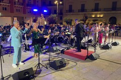 L'Orchestra Sinfonica Metropolitana strega piazza Vittorio Emanuele II