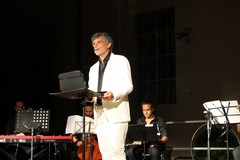 Tutti in piedi per Enrico Lo Verso