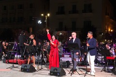 Strepitoso omaggio a Mina e Battisti dell'Orchestra Sinfonica Metropolitana di Bari