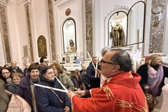 San Biagio, a Giovinazzo l'antico rito della benedizione della gola nella chiesa di San Giovanni Battista