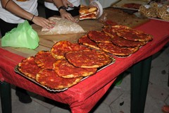 Tutti pazzi per la pizzella. Tutto pronto per la sagra in Villa Comunale a Giovinazzo