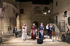 A ritmo di musica anni '30 e '40 in piazza San Salvatore