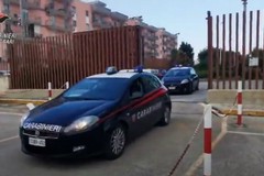 In casa 1,3 chilogrammi di hashish. Trovate anche 97 pasticche di ecstasy