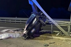 Auto contro il guard-rail: muore a 47 anni mentre va al lavoro