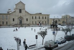 Giovinazzo sotto una coltre di neve
