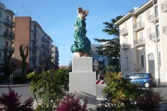 Una scultura dedicata alle donne