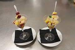 Pesche marinate al Miele d'Acacia con neve al Moscato di Trani