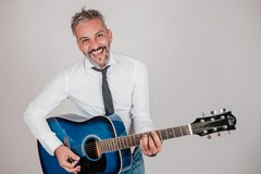 «Non chiamatemi cantautore, sono uno sperimentatore»