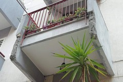 Piazzetta Melone, le case popolari cadono a pezzi. Residenti in allarme, il Comune risponde
