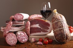 Attacco al made in Italy: per Unione Europea carne, salumi e vino come sigarette