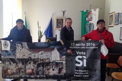 Donato lo striscione "No Triv" rimosso da Palazzo di Città