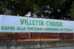 Striscione sulla villetta di viale Moro: tutte le posizioni in campo