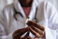 Sanità: prosegue la somministrazione dei vaccini anti Covid da parte dei farmacisti