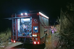 Incendio in località lama Castello, fiamme a ridosso dei binari