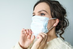 Stato di emergenza prorogato al 31 gennaio. Mascherine obbligatorie anche all'aperto