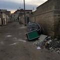 Arriva, scarica e va via impunito: scempio in via Marzella