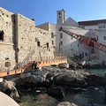 Motopontone in azione, quasi pronta la passerella a Levante