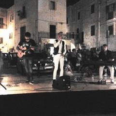Il repertorio di Claudio Baglioni fa cantare piazza Meschino