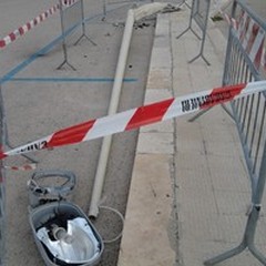 Palo della luce abbattuto a Ponente