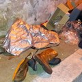 Cambio di stagione... e gettano tutto per strada