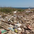 Il litorale sud di Giovinazzo ridotto a discarica