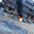 Rifiuti edili bruciati in un cantiere: l'allarme dei residenti di Contrada della Principessa