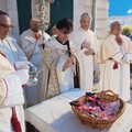 Ascensione, a Giovinazzo l'apposizione delle croci e la benedizione della città