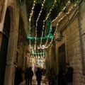 Le immagini del borgo antico di Giovinazzo vestito a festa (VIDEO)