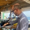 Promozione turistica, sindaco ed assessore distribuiscono depliant
