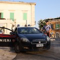 Fermato per strada con la droga, a casa della nonna trovata una pistola