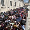 Il 25 aprile la cerimonia di chiusura della bara del Papa. Decine di giovinazzesi in coda per ultimo saluto