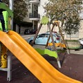 Ripristinati i giochi di piazzetta Jacobellis: collaudo "speciale " per il sindaco