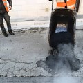 Maxi colmatura delle buche stradali a Giovinazzo - LE FOTO