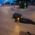 Schianto in moto lungo la rotatoria: 27enne in prognosi riservata, è grave