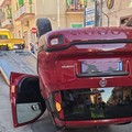 Auto capovolta, tragedia sfiorata in via Gioia