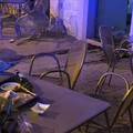 Auto travolge i tavolini del bar Rinaldi