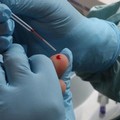 Il dott. Sannino illustra la differenza tra tamponi e test sierologici