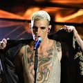 Il vestito di Achille Lauro come una tovaglia. Il commento di un giovinazzese finisce sul Corriere