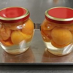 Albicocche sciroppate