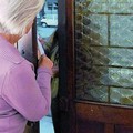 «Signora, sono dell’Inps» e l'anziana apre: rubati monili in oro