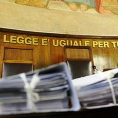 Spaccio nella Villa, il Gip attenua le misure per 4 pusher