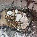 Buche stradali: questa volta tocca all'incrocio tra via Daconto e via Balilla