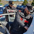 In casa due armi, poi l'accusa di maltrattamenti. Arrestato due volte in 24 ore
