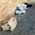 Via Dogali ridotta ad un... cesso