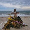 Via Crucis cittadina: la Croce per i morti di Cutro a Giovinazzo