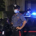 Ubriaco dà in escandescenza e si scaglia contro i Carabinieri: arrestato