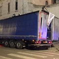 Alla guida di un tir, rifiuta l'alcoltest: denunciato dalla Polizia Locale