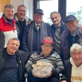 Ex calciatori e dirigenti della US Giovinazzo in visita a Giuseppe De Cicco