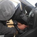 Due auto rubate, una recuperata